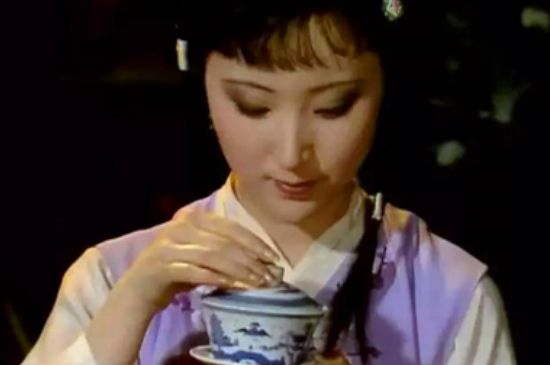 女士喝茶優(yōu)雅姿勢(shì)，女士正確喝茶姿勢(shì)禮儀