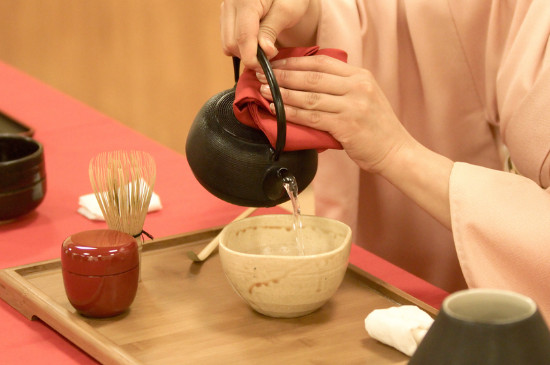 女人喝茶要行扣茶禮嗎，叩茶禮女士能用嗎？