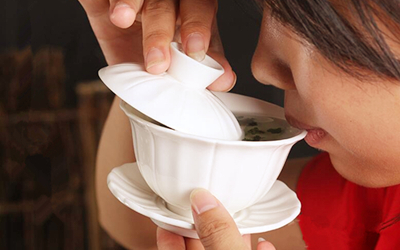 三才蓋碗的正確拿法，三才蓋碗抓碗法圖解