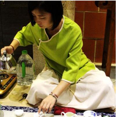 女士喝茶的手勢(shì)，女人正確喝茶手勢(shì)姿勢(shì)圖