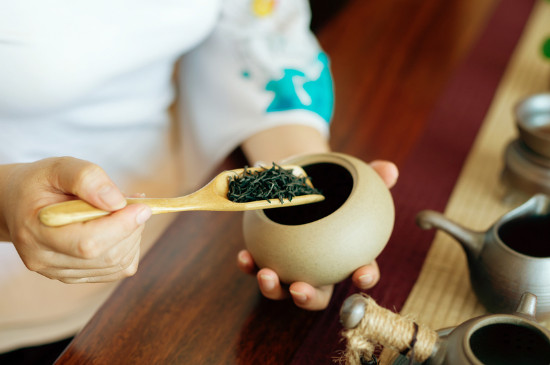 女人喝茶要行扣茶禮嗎，叩茶禮女士能用嗎？