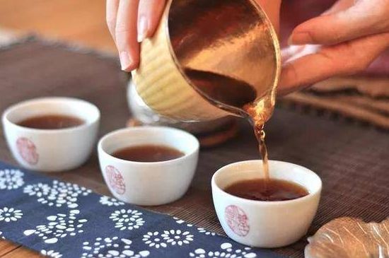 喝茶茶桌上的禮儀有哪些，泡茶待客十大禮儀不可不做！