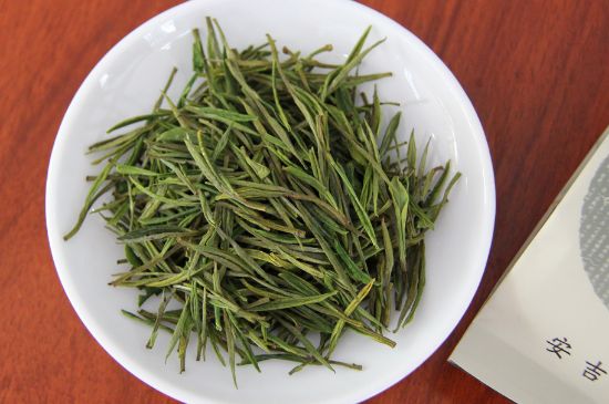 安吉白茶冷藏好還是冷凍好？這個需要根據(jù)存放時間來選擇