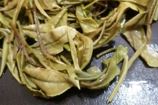 春茶上市白茶的好壞怎么區(qū)分，春白茶怎么分辨好不好？