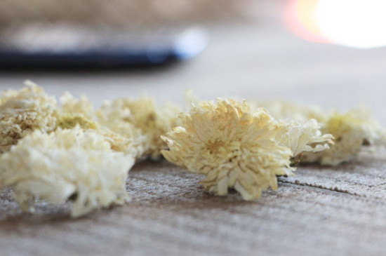 菊花茶買小朵還是大朵，泡茶用的小菊花和大菊花哪個好