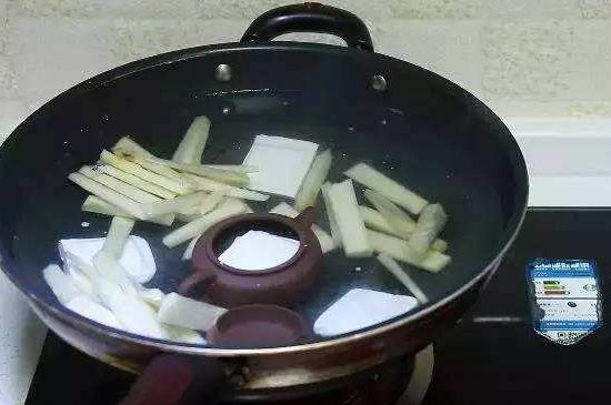 開壺放豆腐是錯(cuò)誤的，新買的紫砂壺正確開壺建議