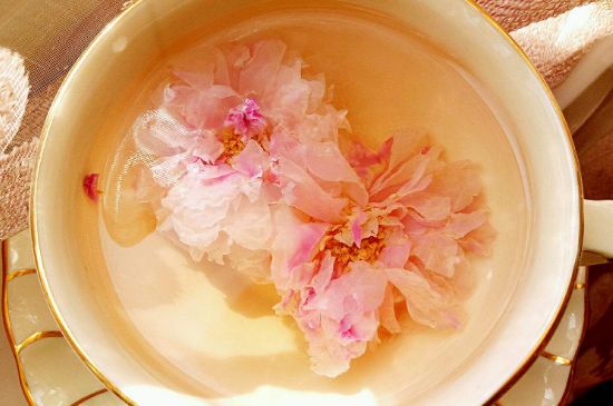 玫瑰花茶的功效與作用，堅(jiān)持喝一個(gè)月玫瑰花茶會(huì)怎樣？