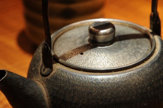日本鐵壺怎么開壺，新鐵壺開壺方法