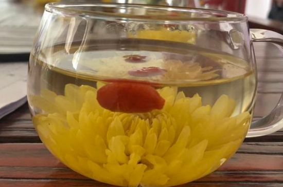 晚上可以喝菊花茶泡水嗎，睡覺前能不能喝菊花茶？