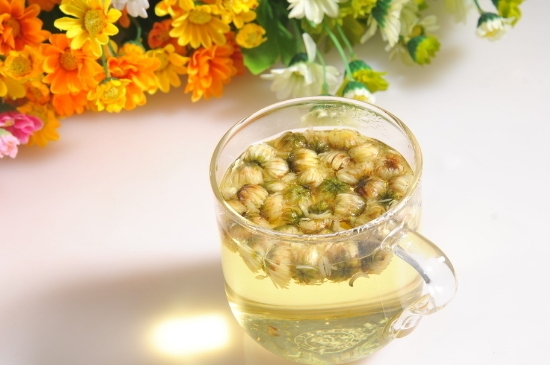 喝菊花茶有什么效果，女人長(zhǎng)期喝菊花茶好嗎？