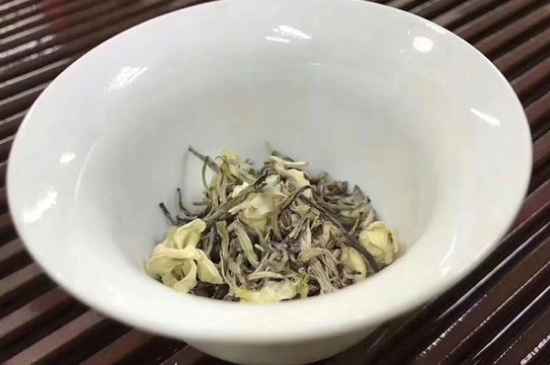 女孩喝茉莉茶的好處，茉莉茶葉的功效與禁忌