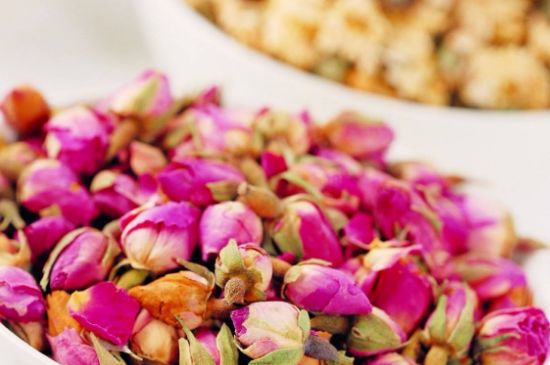 玫瑰花的最佳搭配，喝玫瑰花茶搭配什么喝好？