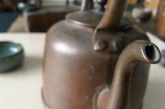 用銅壺?zé)惺裁唇?，銅壺煮水的兩大忌諱和好處