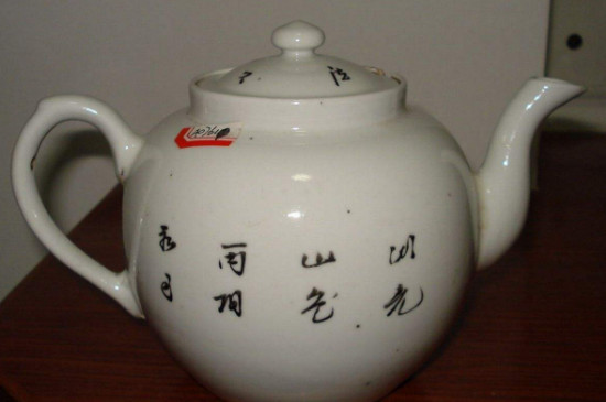 瓷壺適合泡什么茶，瓷器茶具喝什么茶好