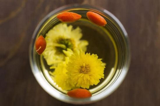 菊花茶的最佳搭配有哪幾樣，菊花茶和什么搭配喝效果好？