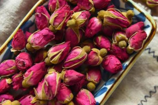 干玫瑰花泡水放幾顆，玫瑰花泡水一次放幾朵？