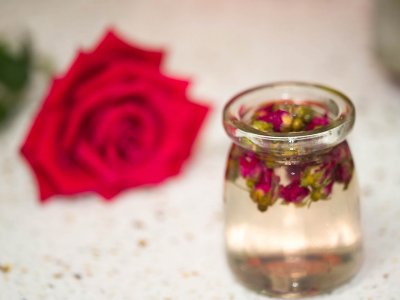 玫瑰花茶能豐胸嗎，天然豐胸花茶