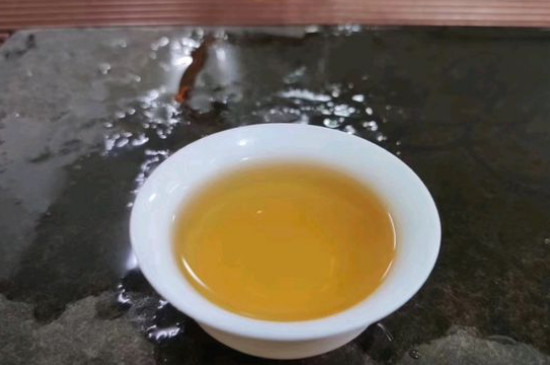 新舊白茶怎么區(qū)分，怎么分辨白茶是新還是舊