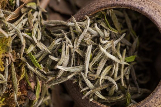 福鼎白茶要喝老的嗎，為什么喝白茶要喝老茶存新茶？
