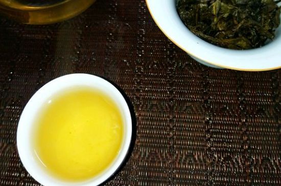 一天什么時(shí)候喝黑茶最好，喝黑茶一天最佳時(shí)間和季節(jié)