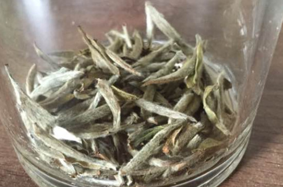 白毫銀針年份越久越好嗎，銀針白毫是否越陳越好