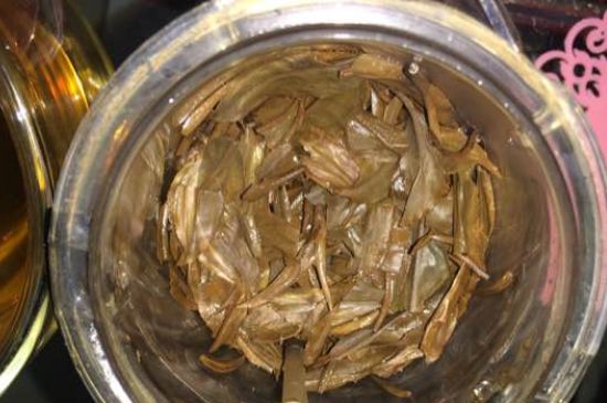 金駿眉有幾個(gè)品種分哪幾個(gè)級(jí)別？按茶樹(shù)劃分5個(gè)等級(jí)！