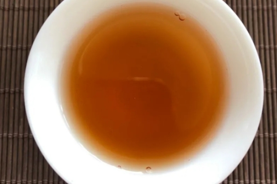 老白茶上火還是去火？夏季喝煮的老白茶會(huì)容易上火！