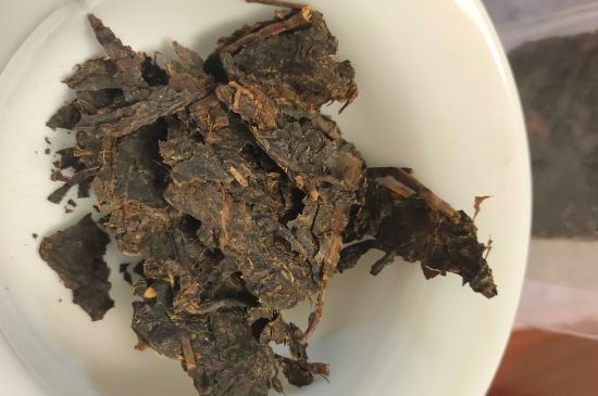 一天什么時(shí)候喝黑茶最好，喝黑茶一天最佳時(shí)間和季節(jié)