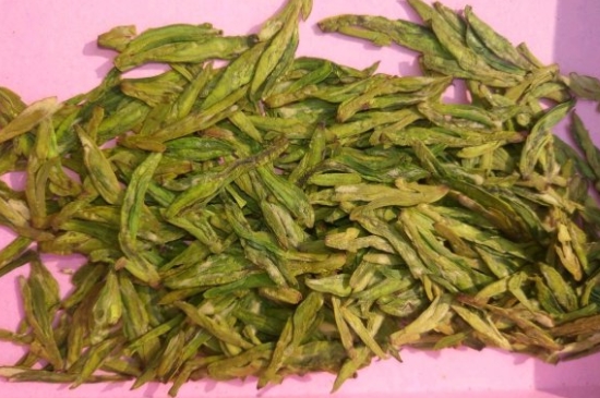 西湖龍井新茶和陳茶的區(qū)別，怎么區(qū)分龍井新茶和舊茶？