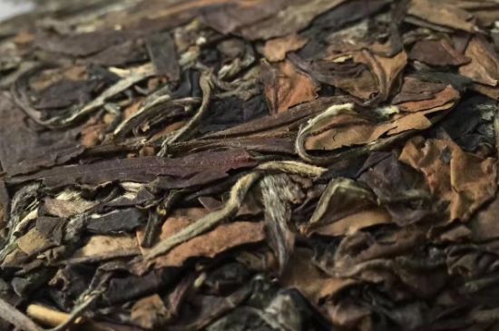 福鼎白茶要喝老的嗎，為什么喝白茶要喝老茶存新茶？