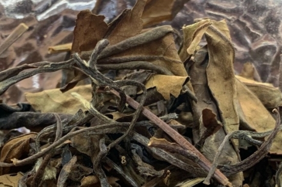 老白茶上火還是去火？夏季喝煮的老白茶會(huì)容易上火！