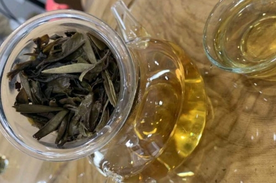 白茶三年為藥七年為寶的原理，為什么說一年茶三年藥七年寶？