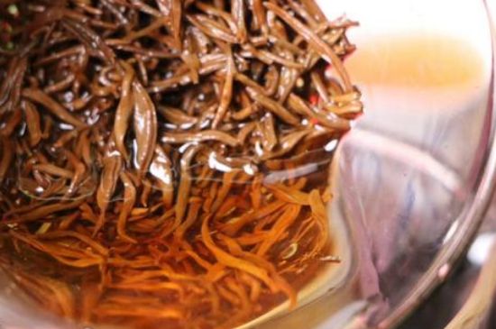 300塊錢(qián)的金駿眉能喝嗎，兩三百多金駿眉和一千多區(qū)別