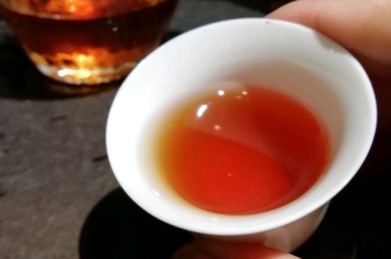 長期喝巖茶會上火嗎？巖茶這樣喝了容易上火！