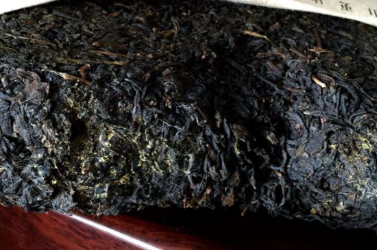 伏茶里的金花是黃曲霉素嗎，金花茯茶里的是什么菌