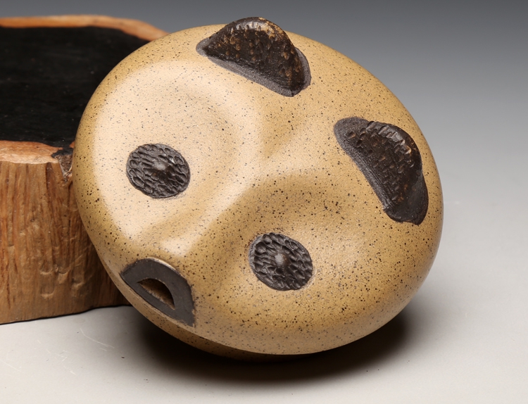 呂堯臣大師制作的可愛熊貓壺